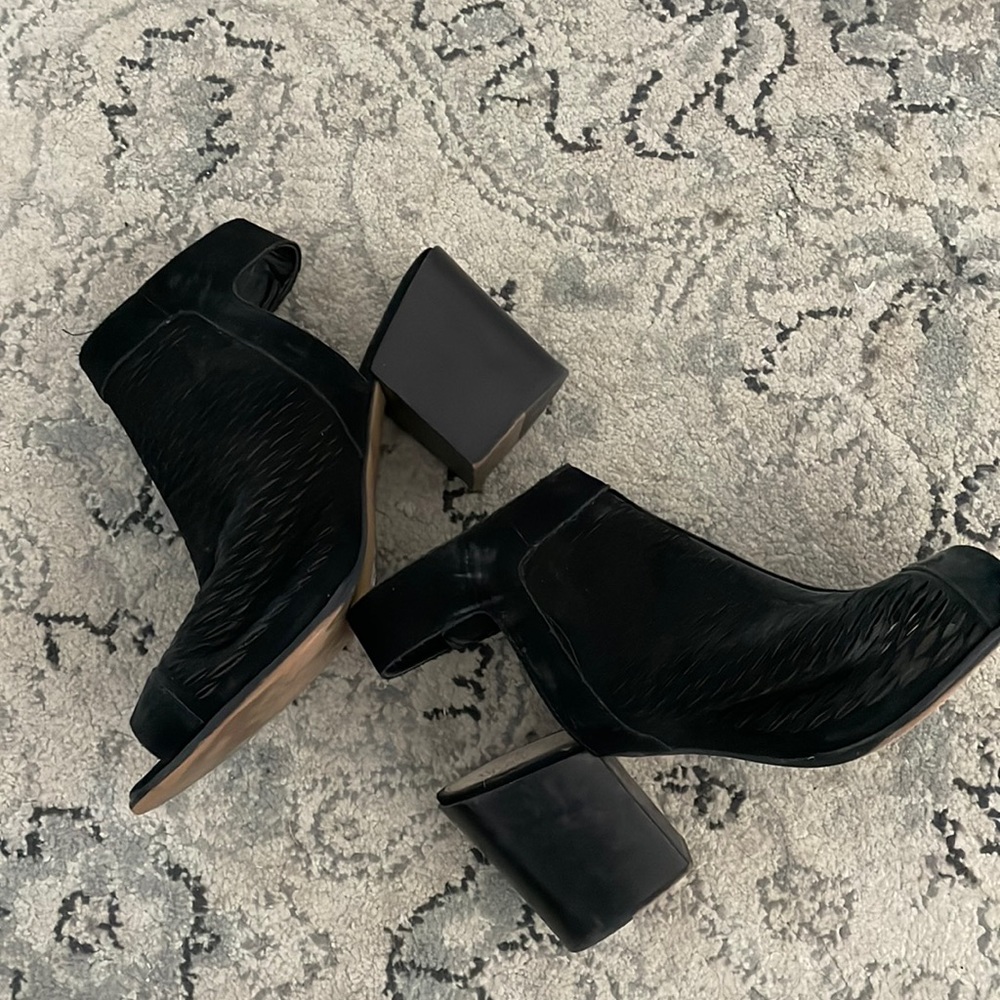 Vince Camuto Sandals Black Size 8